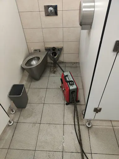 Awarie WUKO udrażnianie odpływu wody, czyszczenie rur kanalizacyjnych